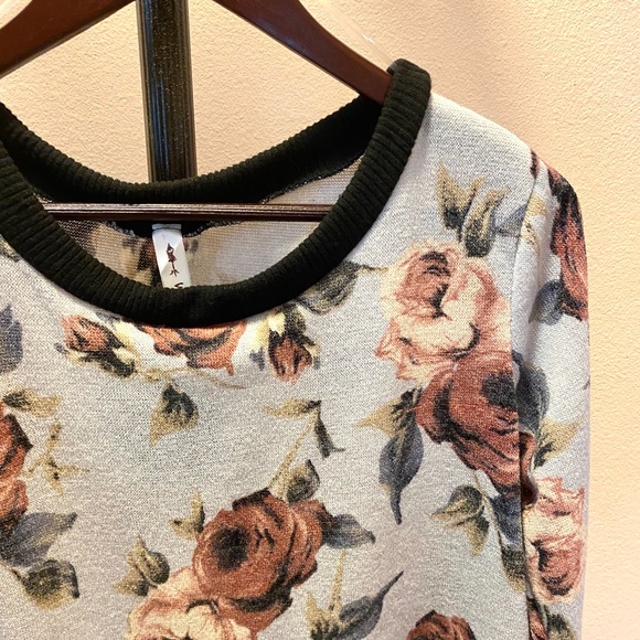 Grey Vanilla Bay Vintage Floral Tunic Top NWT - Picture 6 of 11